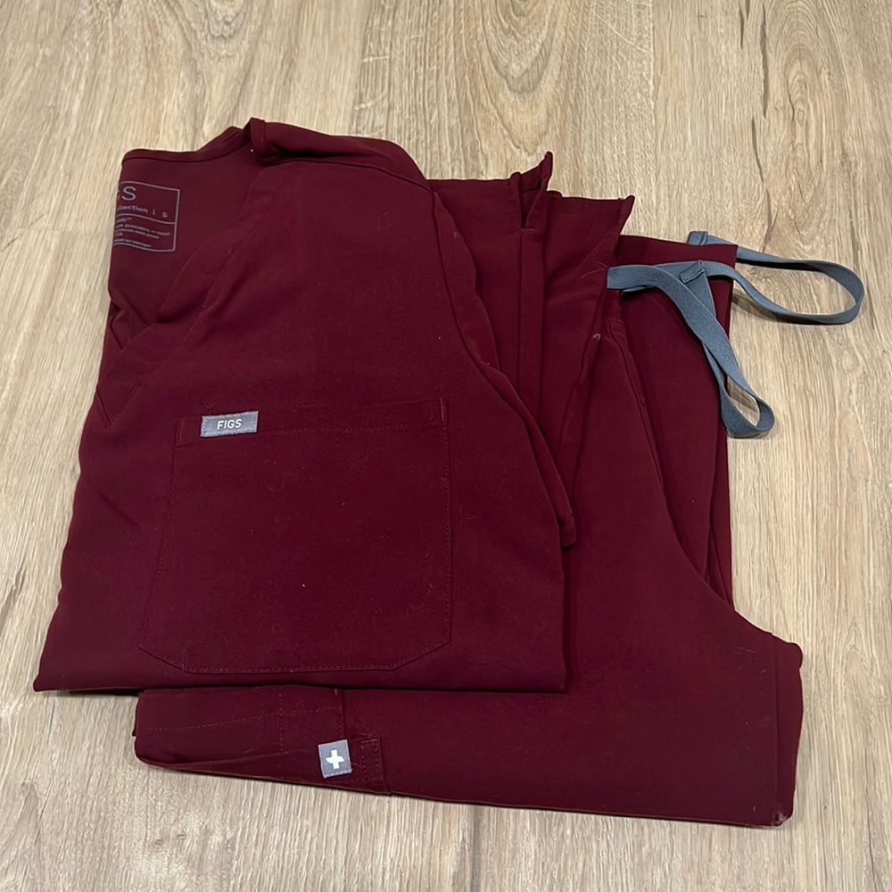 Figs scrub set. Small Catarina too & small petite Kade pants